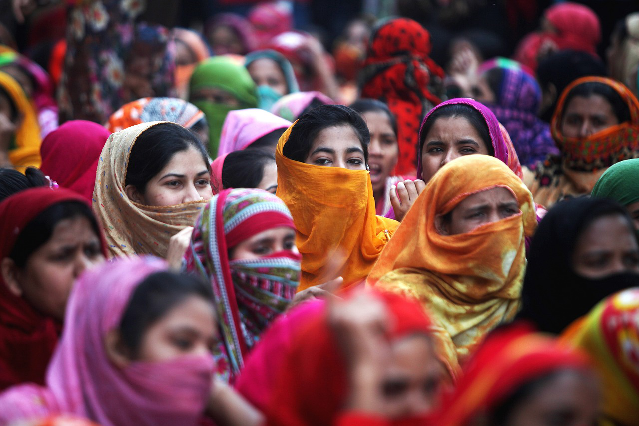 Get Poor Money Strang People Acutor